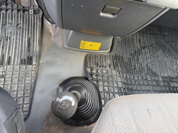 Toyota Hiace 2.5 D-4D NELIVETO *PITKÄ* RAHOITUS TARJOLLA 0€ KÄSIRAHALLA 2006 - Image 20