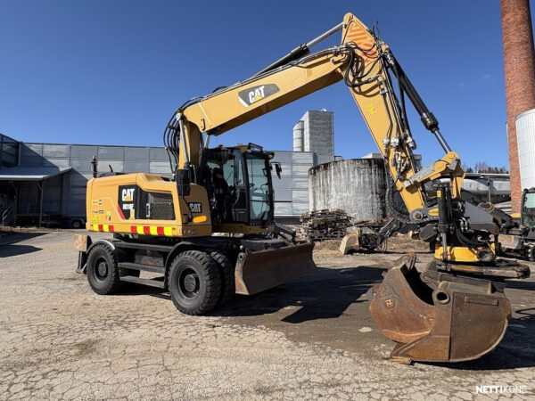 Caterpillar M318F + Engcon pihdeillä *Rahoitus / Leasing* 2015