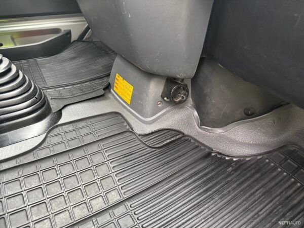 Toyota Hiace 2.5 D-4D 4x4 PITKÄ RAHOITUS TARJOLLA 0€ KÄSIRAHALLA! SIISTI HIACE!! 2008 - Image 16