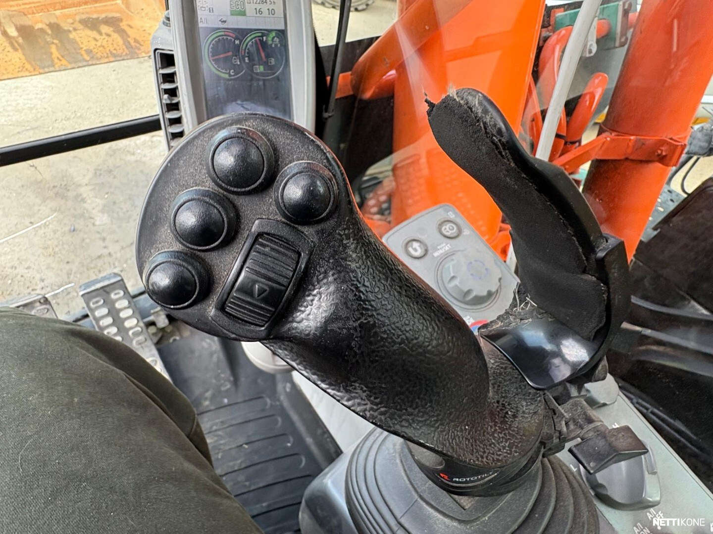 Hitachi ZX 300 LC-6 + Leica 3D 72500 alv 0 % *Rahoitus/Leasing tarjolla* 2017 - Image 18