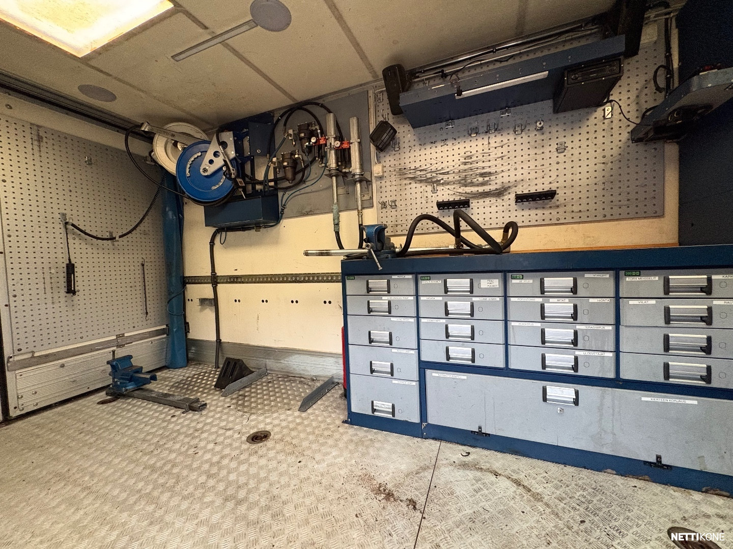 Mercedes-Benz Raskaankaluston Huoltoauto. Atego 1018 Runsaasti valmiuksia, Uusi Aggrekaatti 15kW 2006 - Image 12