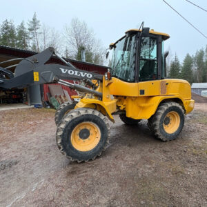 f864ced21073ebf8-large.jpg Volvo L30G kuormaaja, 2200mm leveällä tasauskauhalla 39000,00 € + alv *Rahoitus / Leasing* 2014