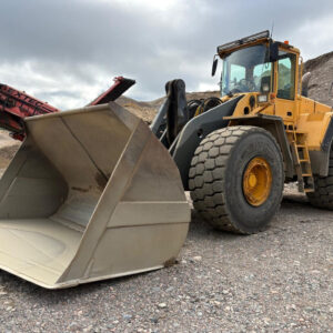 aa09fe2d47abe9bc-large.jpg Volvo L 220 E MYYTY !!! 39 000+alv *Rahoitus tarjolla* *V-Kauha* *Vaaka Loadmaster* *Rasvari* 2004