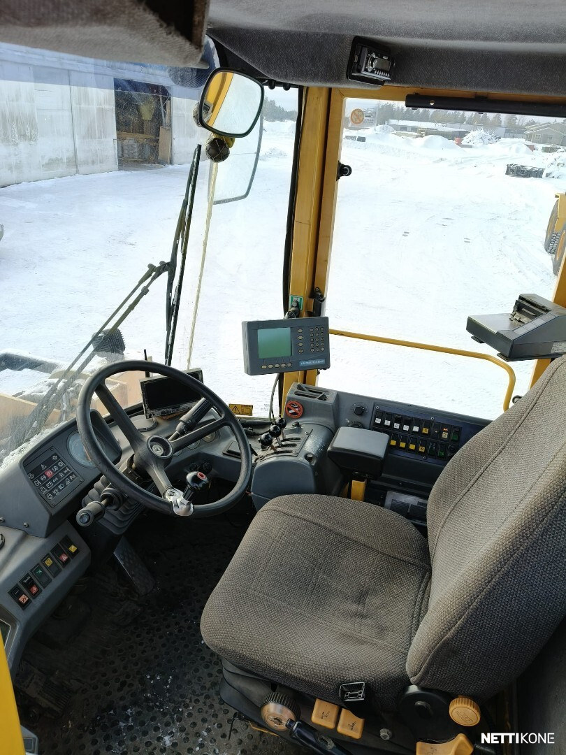 Volvo L 90 C MYYTY/SOLD ! 30500 alv 0 % *VAAKA* *2XRENKAAT* *RASVARI* *LISÄHYDRAULIIKKA* *RAHOITUS TARJOLLA* 1999 - Image 17