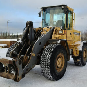 f97dcd09b5beb8a9-large.jpg Volvo L 90 C MYYTY/SOLD ! 30500 alv 0 % *VAAKA* *2XRENKAAT* *RASVARI* *LISÄHYDRAULIIKKA* *RAHOITUS TARJOLLA* 1999