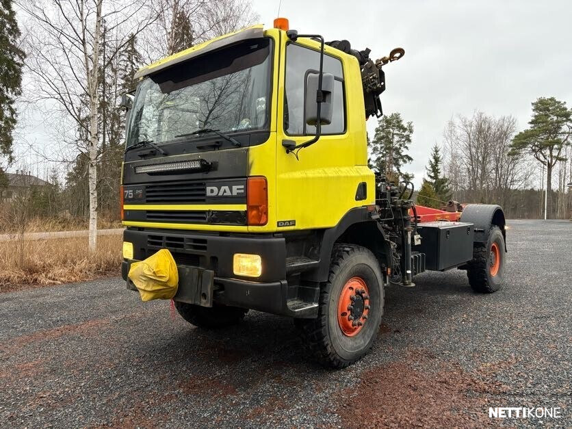 Daf 75 ATi 4x4 Raskas maastohinuri Kaksi vinssiä, kunnon tukitassut, hinauspuomi 1994