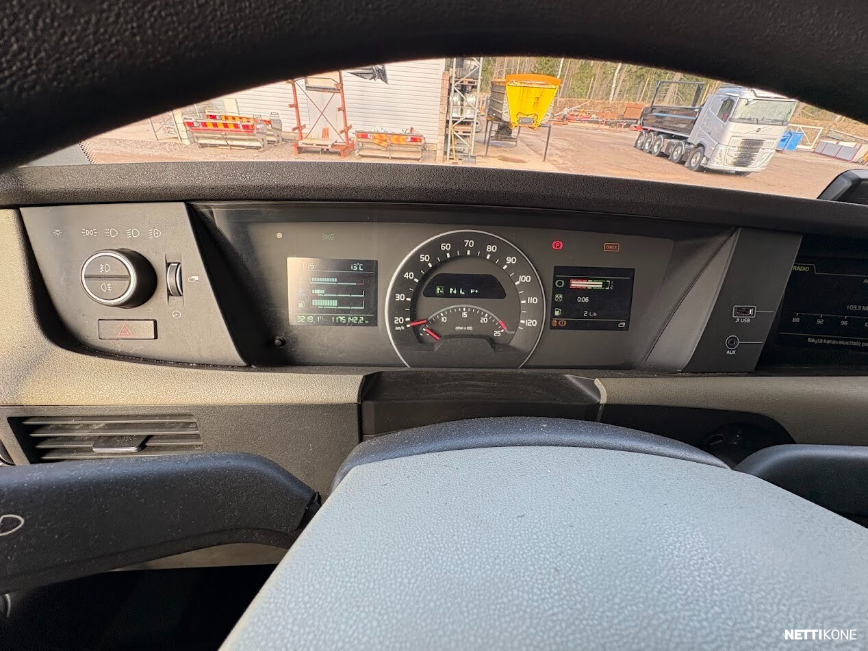 Volvo FH13 540 6x2 vetoauto aurapuskuri + suolainvalmius Euro 6 *29000,00 + alv * Rahoitus / Leasing * 2014 - Image 21