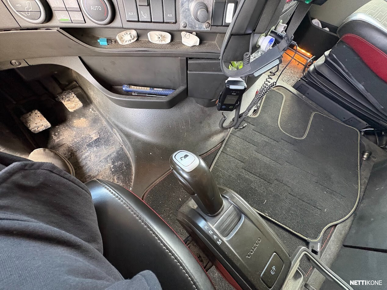 Volvo FH13 540 6x2 vetoauto aurapuskuri + suolainvalmius Euro 6 *29000,00 + alv * Rahoitus / Leasing * 2014 - Image 19