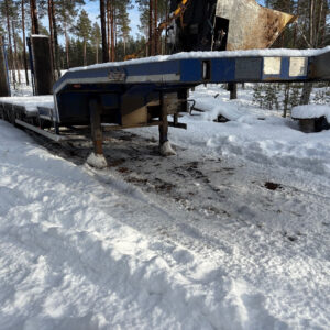 d97c78299a4e1cf6-large.jpg Nooteboom OSDS-48-03 Puoliperävaunulavetti, 3-aks. **JUURI KATSASTETTU** 27000,00 € + alv **Rahoitus / Leasing ** 2007