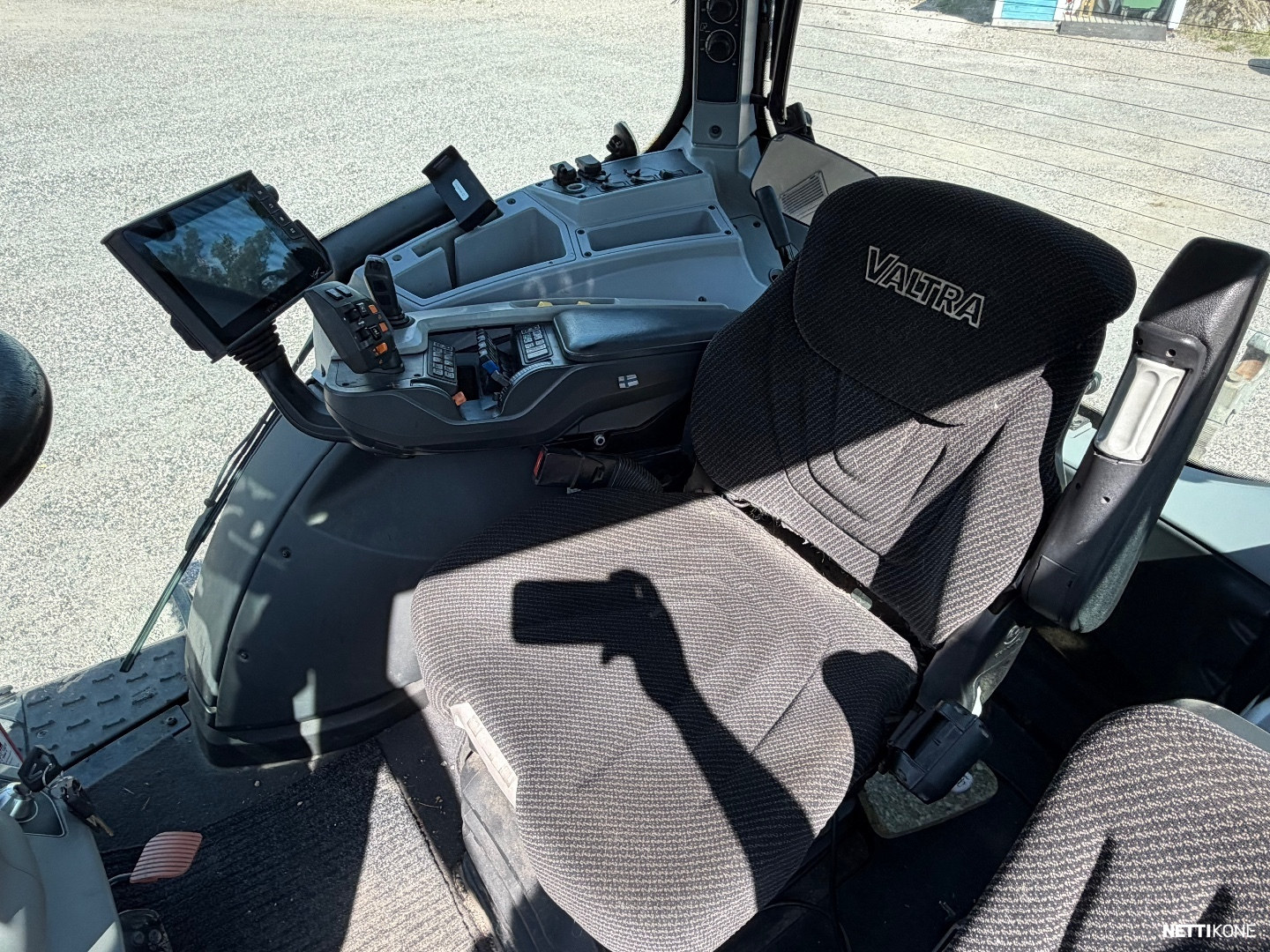 Valtra T144 79.000€ALV 0 RAHOITUS/LEASING TARJOLLA! DIRECT* UNLIMITED* ETUNOSTOLAITE* ETU PTO* VAIN 4241H 2019 - Image 27